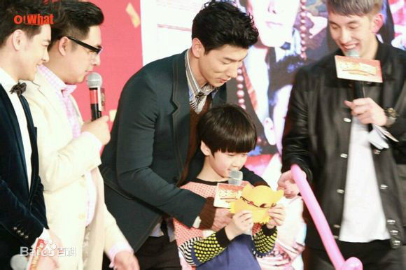 精选张悦轩(Vincent)在《爸爸的假期》宣传活动中的图册