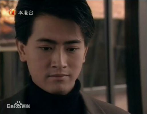 罗颂华(Law Chung-Wa)蓝月亮素颜照壁纸