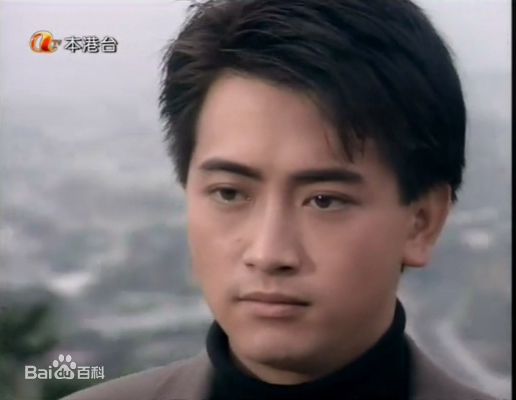 罗颂华(Law Chung-Wa)蓝月亮素颜照壁纸