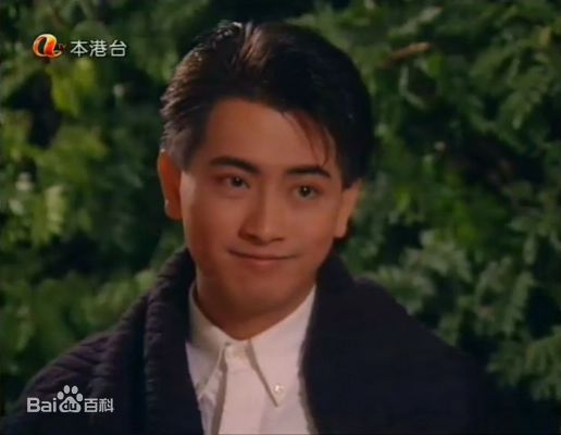 罗颂华(Law Chung-Wa)蓝月亮素颜照壁纸