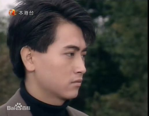 罗颂华(Law Chung-Wa)蓝月亮素颜照壁纸