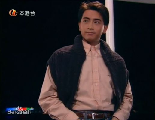 罗颂华(Law Chung-Wa)蓝月亮素颜照壁纸