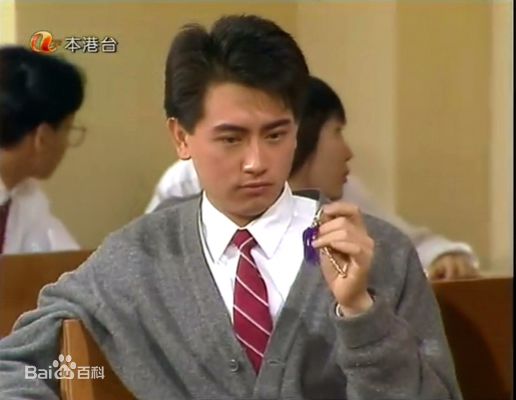 罗颂华(Law Chung-Wa)蓝月亮素颜照壁纸