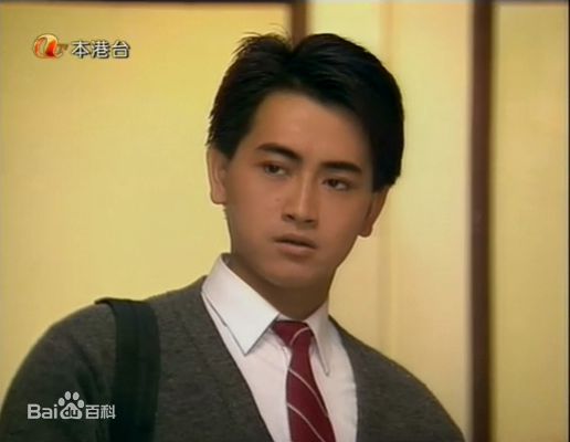 罗颂华(Law Chung-Wa)蓝月亮素颜照壁纸