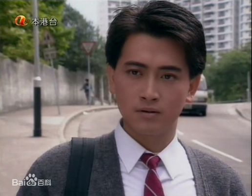 罗颂华(Law Chung-Wa)蓝月亮素颜照壁纸