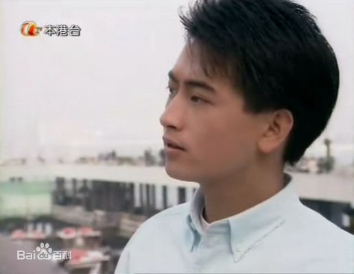 罗颂华(Law Chung-Wa)蓝月亮素颜照壁纸