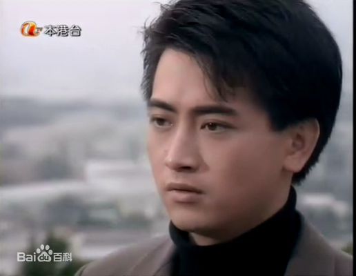 罗颂华(Law Chung-Wa)蓝月亮素颜照壁纸