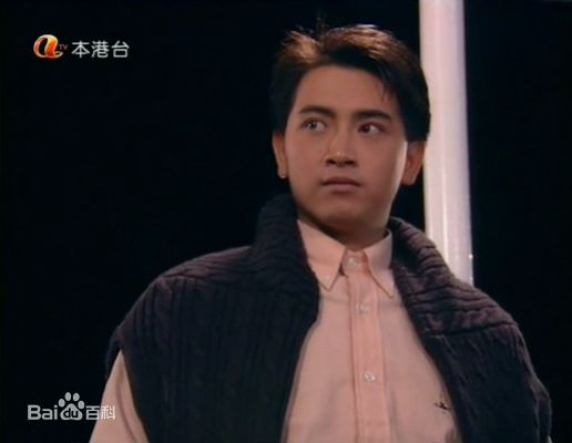 罗颂华(Law Chung-Wa)蓝月亮素颜照壁纸