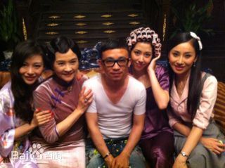 张立嘉(Leo)给野兽献花生活照