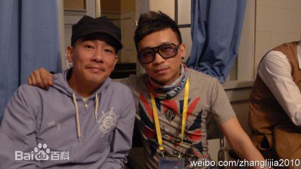 张立嘉(Leo)给野兽献花生活照