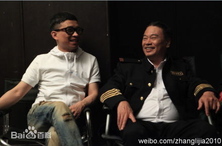 张立嘉(Leo)给野兽献花生活照