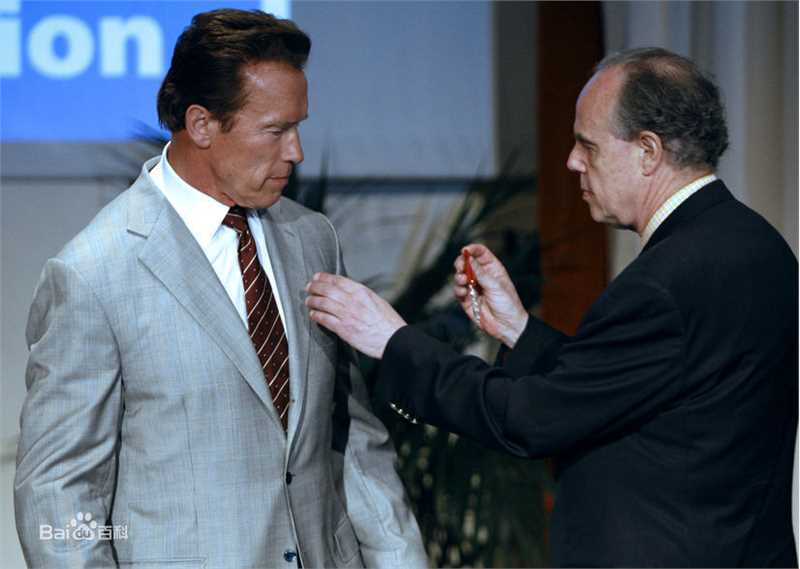 阿诺德·施瓦辛格(Arnold Schwarzenegger)2011戛纳电视节授予荣誉勋章壁纸壁纸