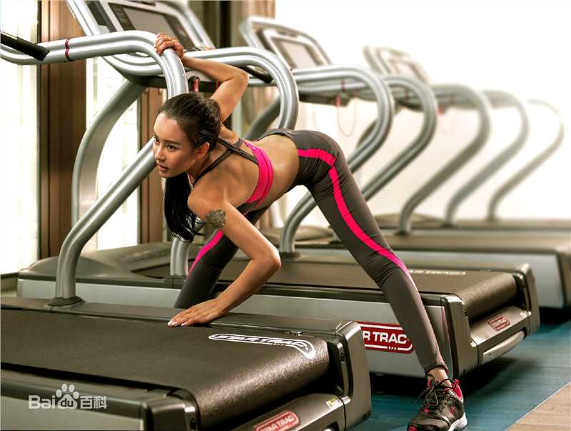 母其弥雅(MIYA)健身房刚柔并济素颜照壁纸