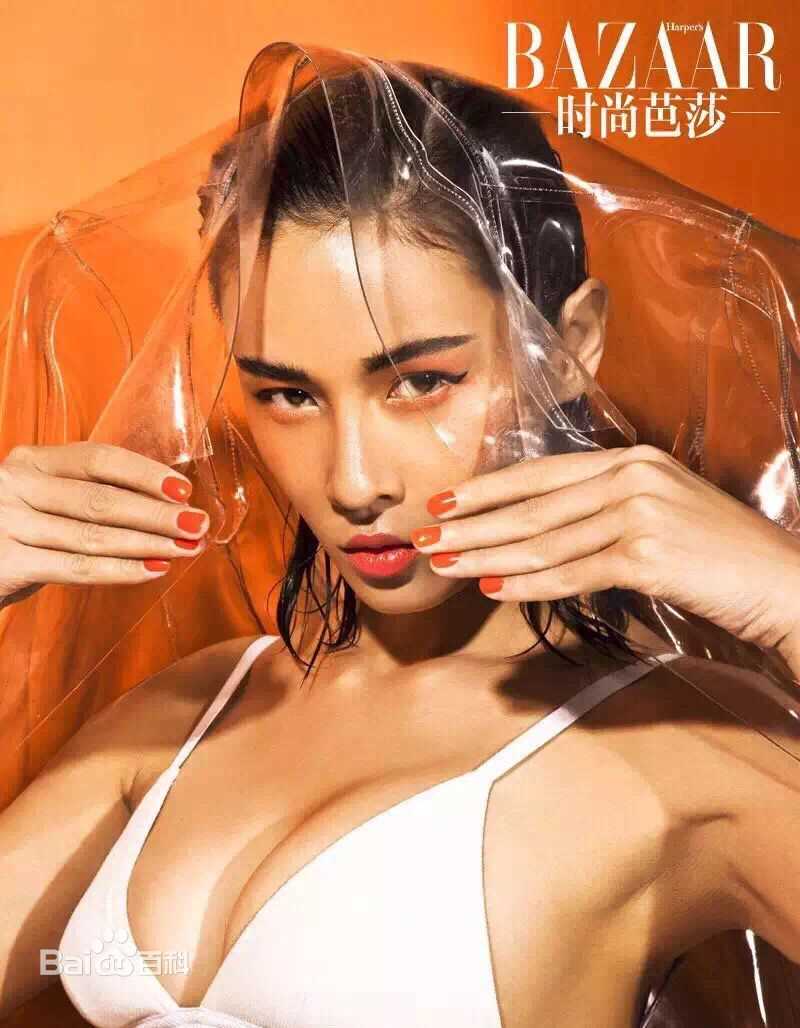 精选张蓝心(Zoe Zhang)在《时尚芭莎》中的图册