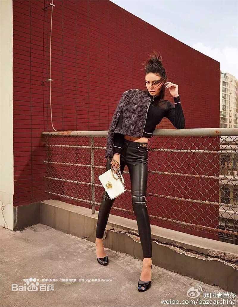 精选张蓝心(Zoe Zhang)在《时尚芭莎》中的图册