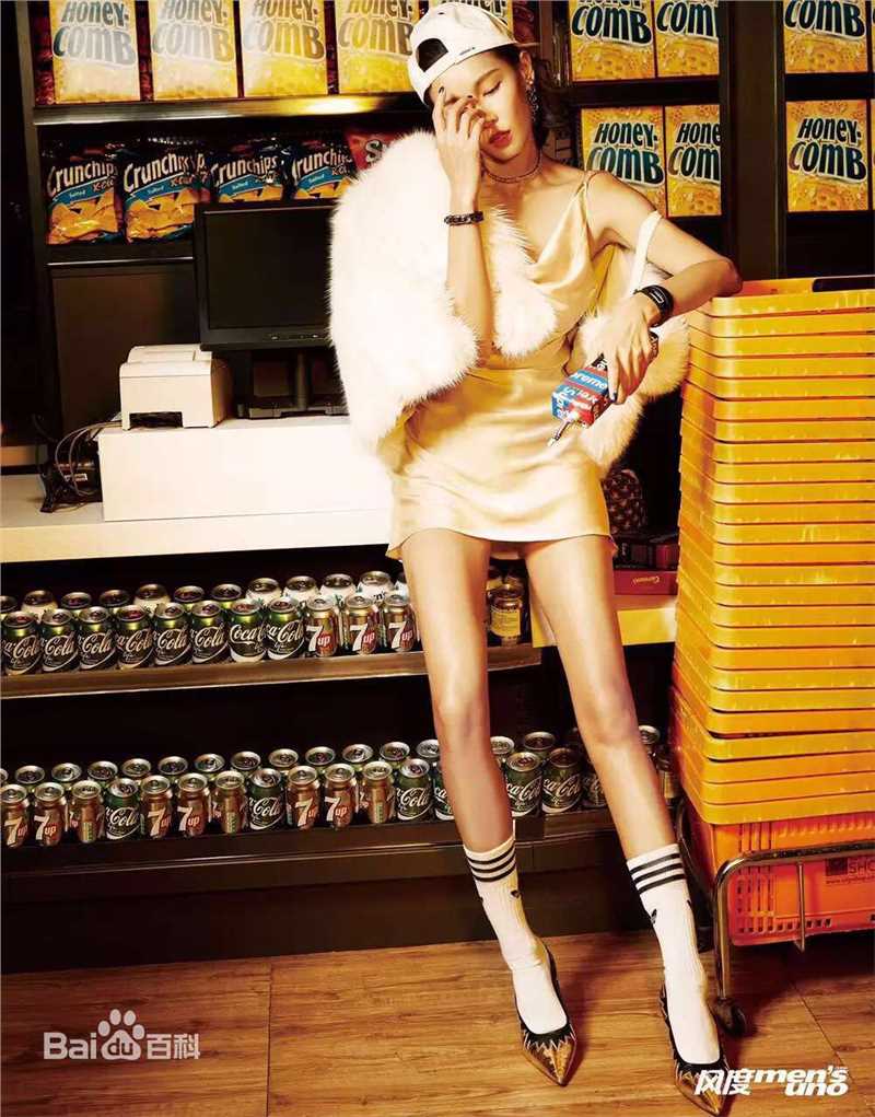 最新张蓝心(Zoe Zhang)在《风度》中的图集