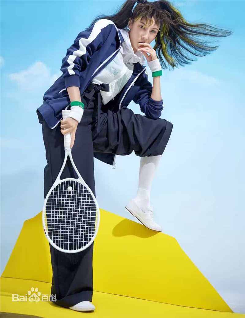 最新张蓝心(Zoe Zhang)在《时尚健康》中的图集