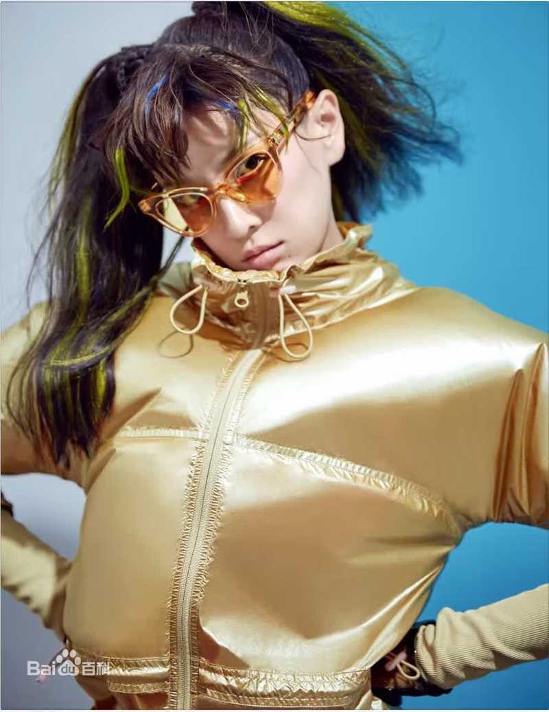 最新张蓝心(Zoe Zhang)在《时尚健康》中的图集