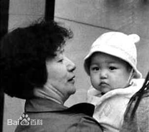 黄新(April)网友偶遇和微博曝光照前后照片