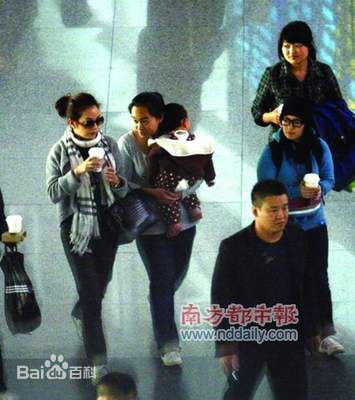 黄新(April)网友偶遇和微博曝光照前后照片