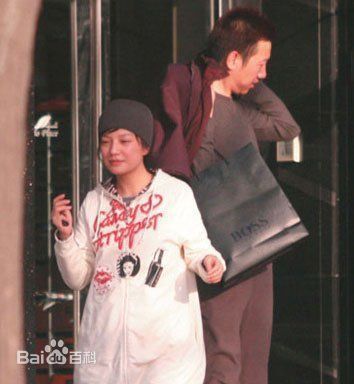 黄新(April)网友偶遇和微博曝光照前后照片