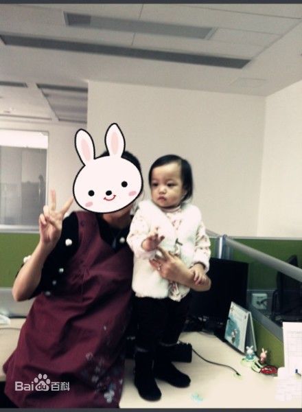 黄新(April)网友偶遇和微博曝光照前后照片