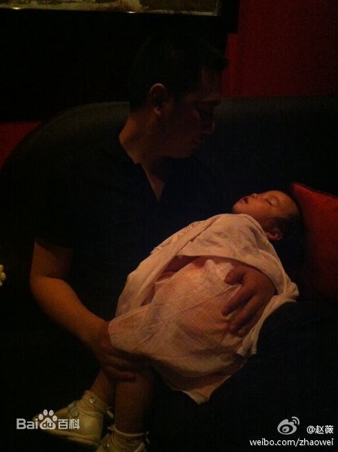 黄新(April)网友偶遇和微博曝光照前后照片