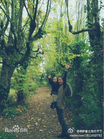 黄新(April)网友偶遇和微博曝光照前后照片