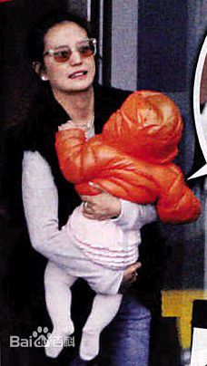 黄新(April)网友偶遇和微博曝光照前后照片