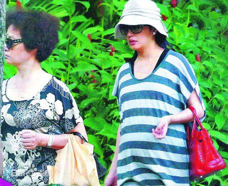 黄新(April)网友偶遇和微博曝光照前后照片