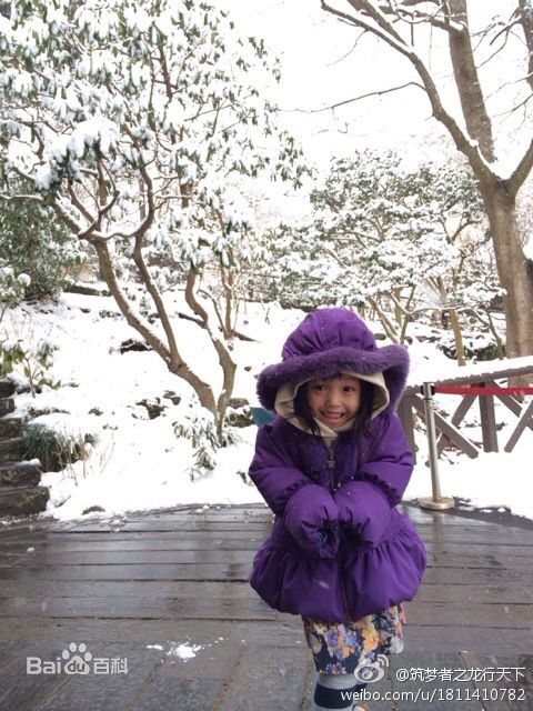 黄新(April)爸爸妈妈微博分享的小四月照片素颜照相册