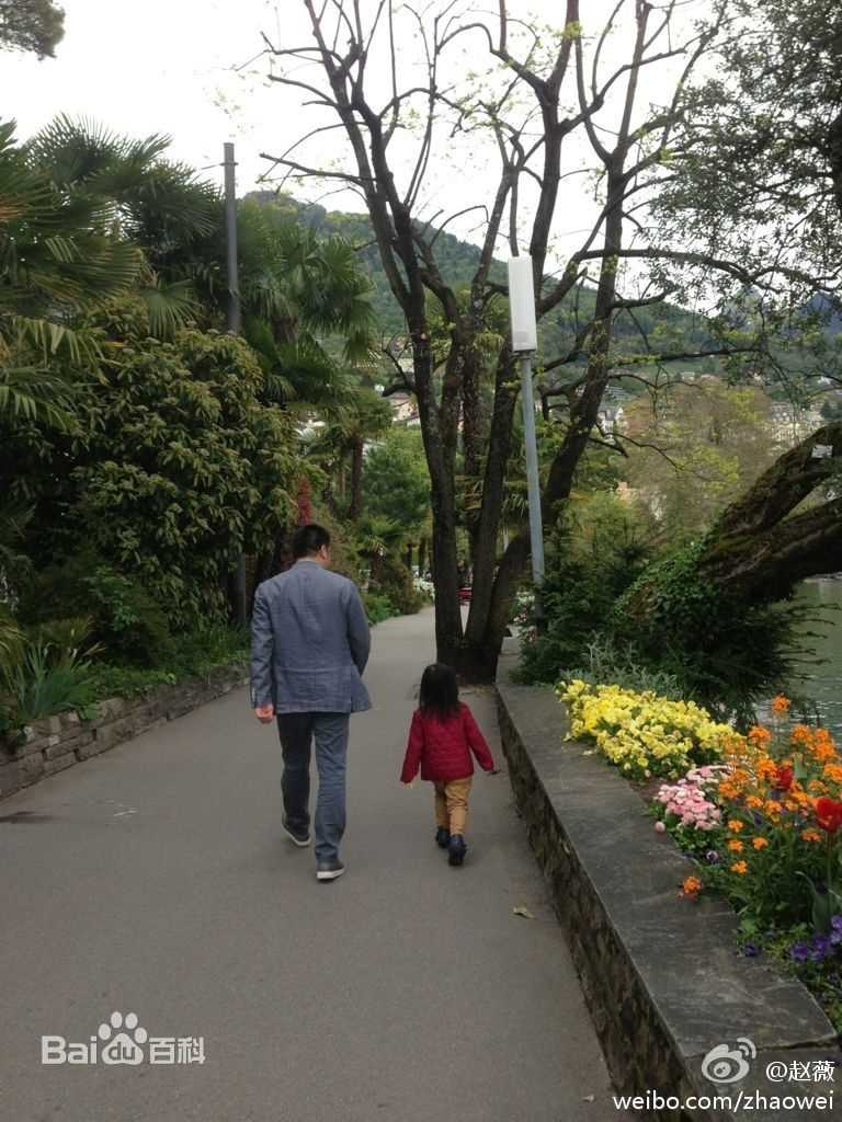 黄新(April)爸爸妈妈微博分享的小四月照片素颜照相册