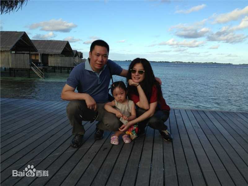 黄新(April)爸爸妈妈微博分享的小四月照片素颜照相册