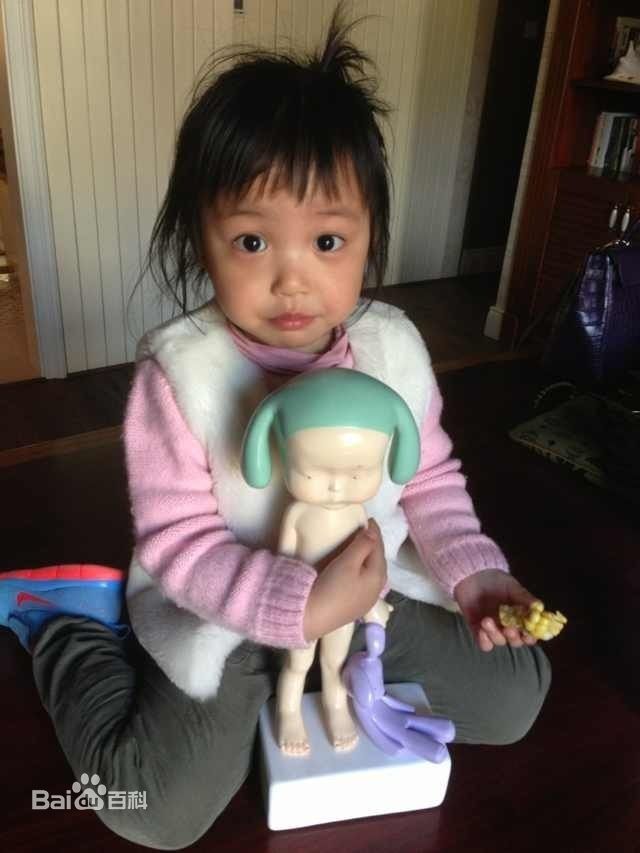 黄新(April)爸爸妈妈微博分享的小四月照片素颜照相册