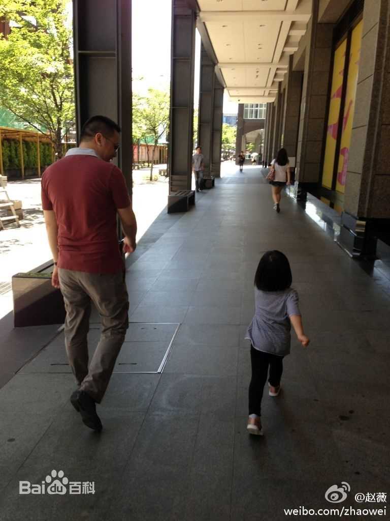 黄新(April)爸爸妈妈微博分享的小四月照片素颜照相册