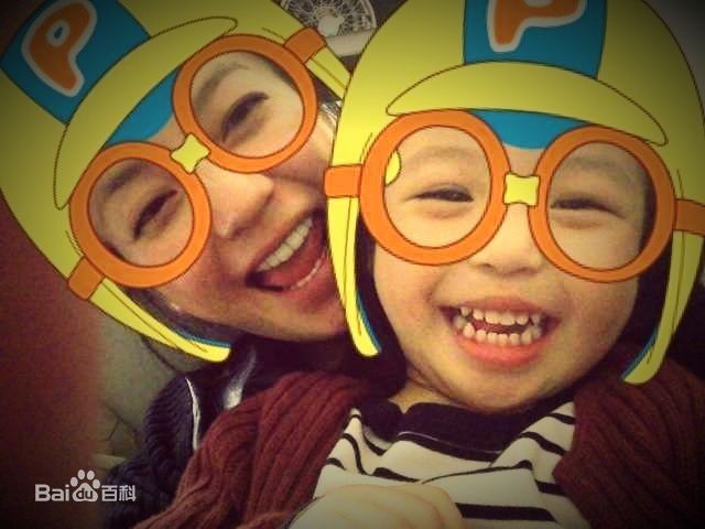 黄新(April)爸爸妈妈微博分享的小四月照片素颜照相册