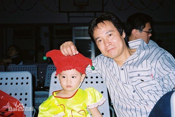 孟飞生活照壁纸壁纸