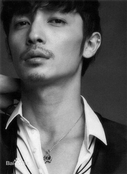 玉木宏(たまきひろし、Tamaki Hiroshi)西装照壁纸壁纸