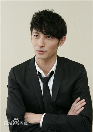 玉木宏(たまきひろし、Tamaki Hiroshi)西装照壁纸壁纸