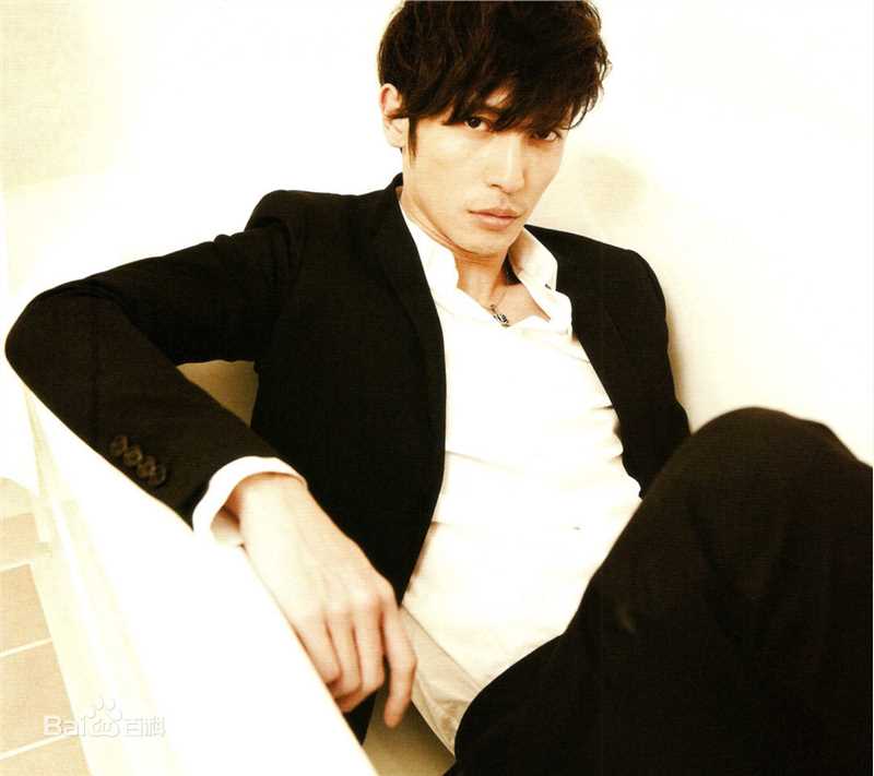 玉木宏(たまきひろし、Tamaki Hiroshi)西装照壁纸壁纸