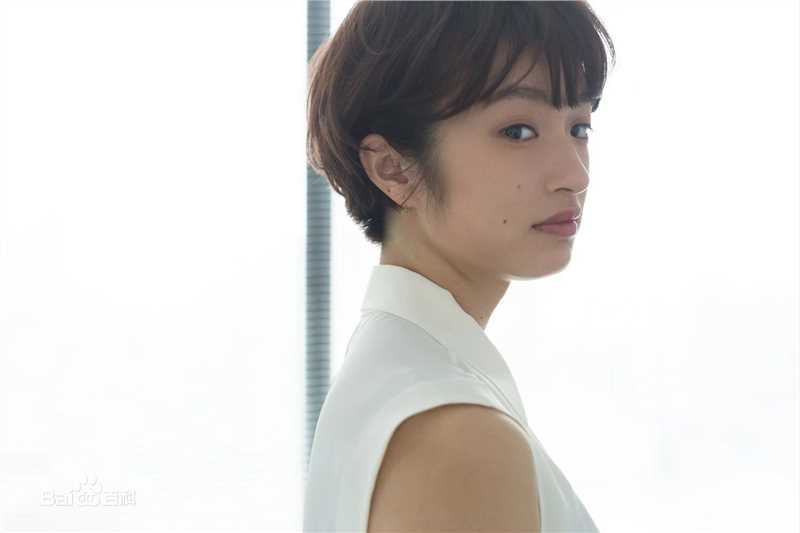 门胁麦(門脇麦（Kadowaki Mugi ）)最优质杂志相册