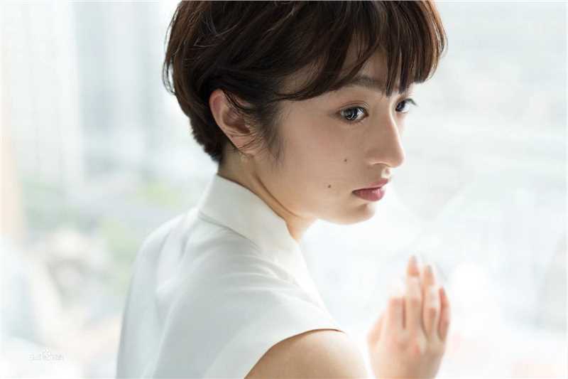 门胁麦(門脇麦（Kadowaki Mugi ）)最优质杂志相册