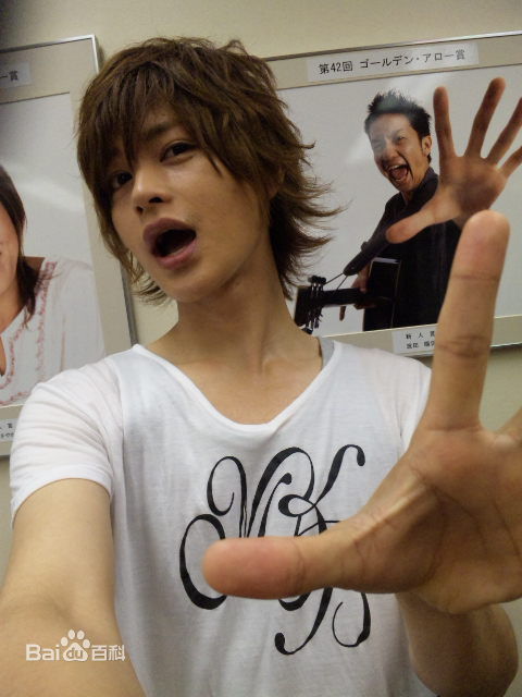 最新濑户康史(瀬戸康史（せと こうじ、Seto Kouji）)性感图片