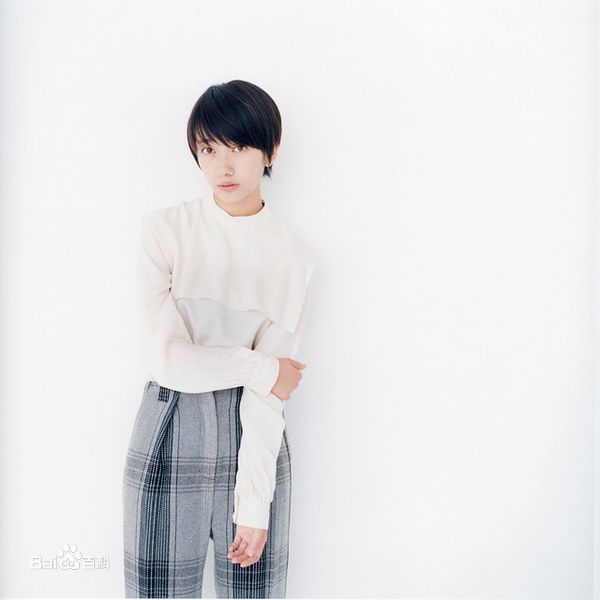 南波瑠(Haru)最新短发杂志壁纸