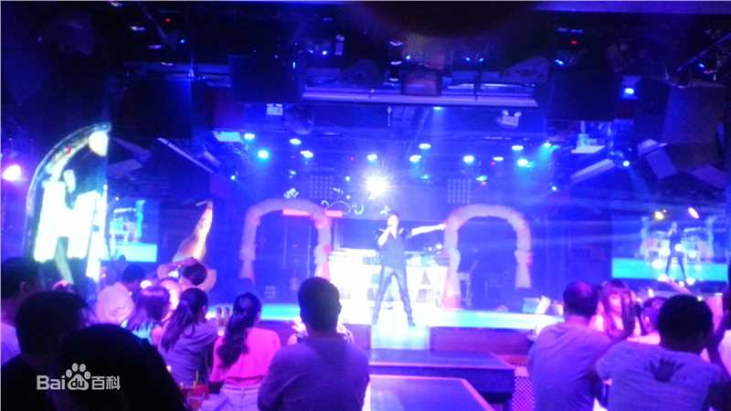 周祥(glory)精彩演出瞬间素颜照壁纸