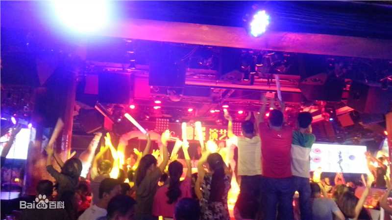 周祥(glory)精彩演出瞬间素颜照壁纸