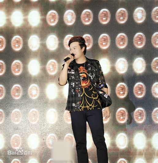 周祥(glory)精彩演出瞬间素颜照壁纸