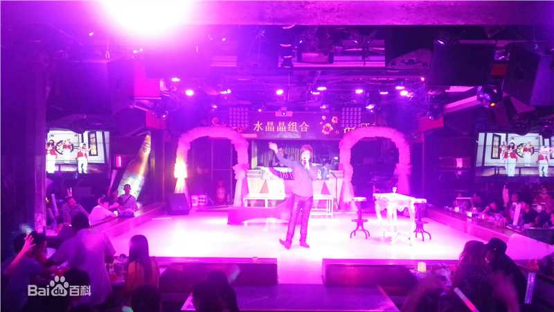 周祥(glory)精彩演出瞬间素颜照壁纸