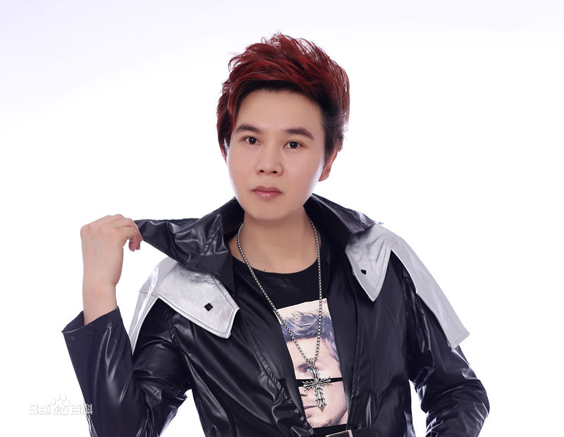 周祥(glory)精彩演出瞬间素颜照壁纸