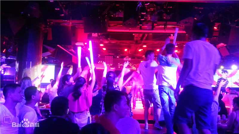 周祥(glory)精彩演出瞬间素颜照壁纸